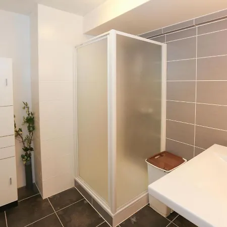 Apartament Sleek By The Sea