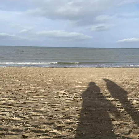 Apartament Sleek By The Sea